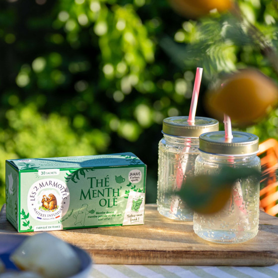 Utilisez Thé Mentholé pour faire un thé glacé à la menthe maison : menthe douce, menthe poivrée, thé vert bio. Utilisez Thé Mentholé pour faire un thé glacé à la menthe maison : menthe douce, menthe poivrée, thé vert bio.