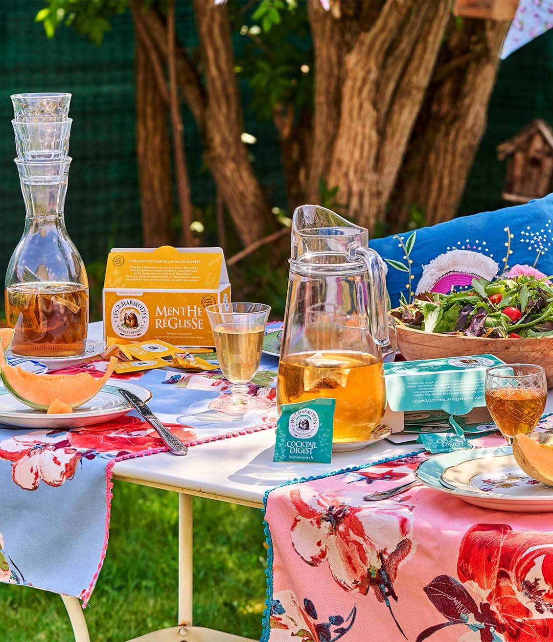 Nappe et table d'été avec infusions à froid des 2 Marmottes