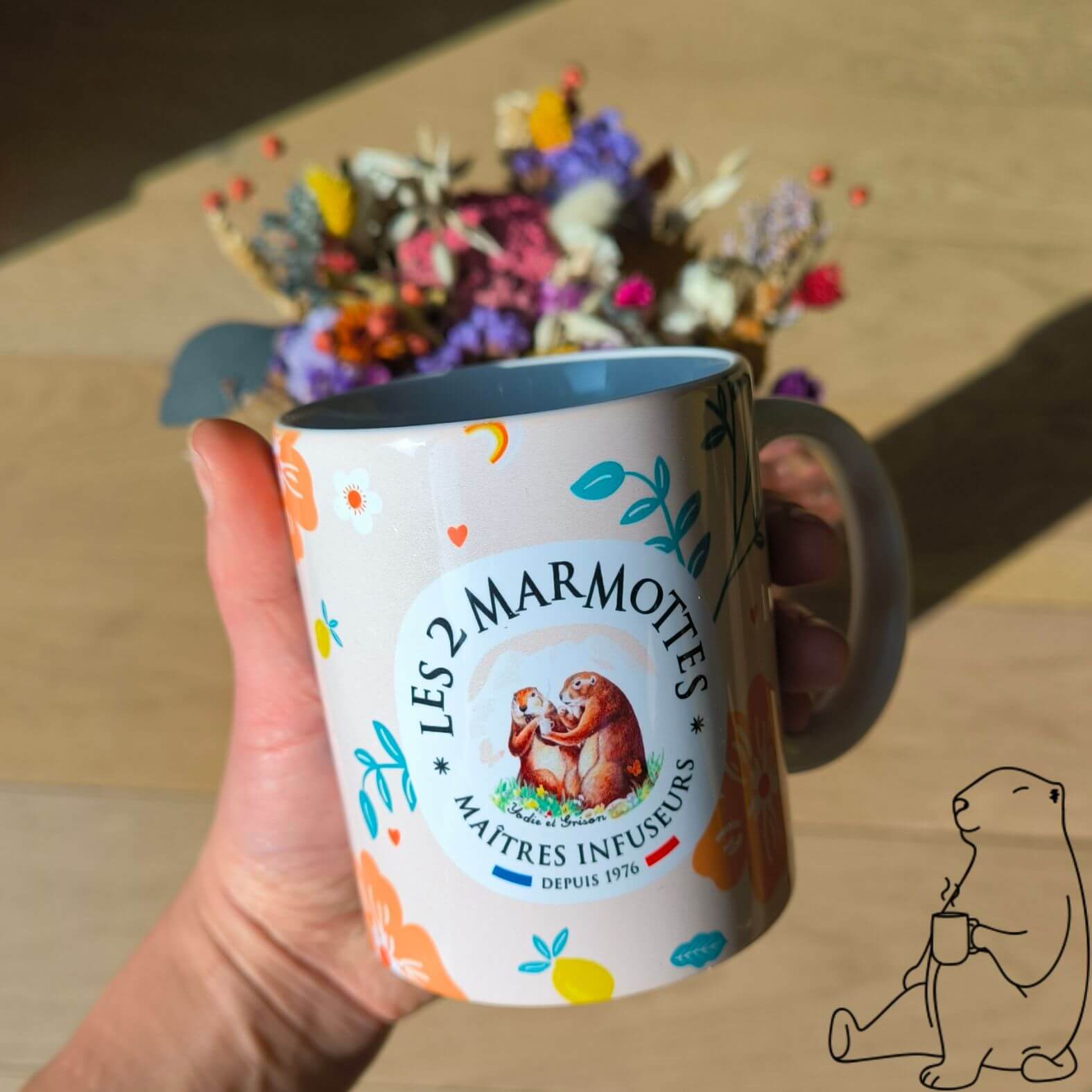Idée cadeau pour grands mères : mug avec logo les 2 marmottes